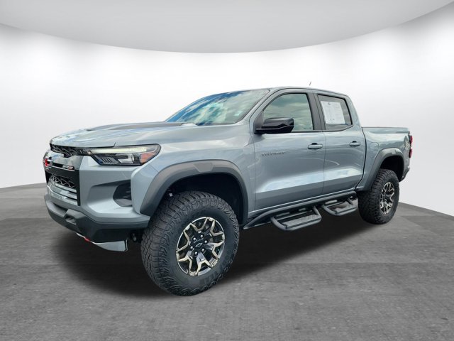 Used 2024 Chevrolet Colorado ZR2 w/ Safety Package AWD/4WD image 3