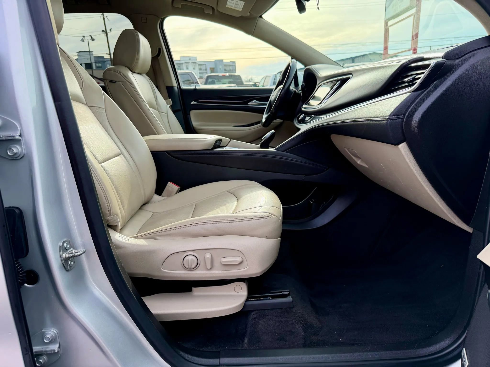 Used 2020 Buick Enclave Essence w/ Sport Touring Edition image 21