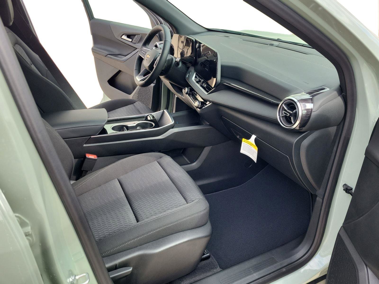 Used 2025 Chevrolet Equinox LT w/ Safety and Technology Package image 22