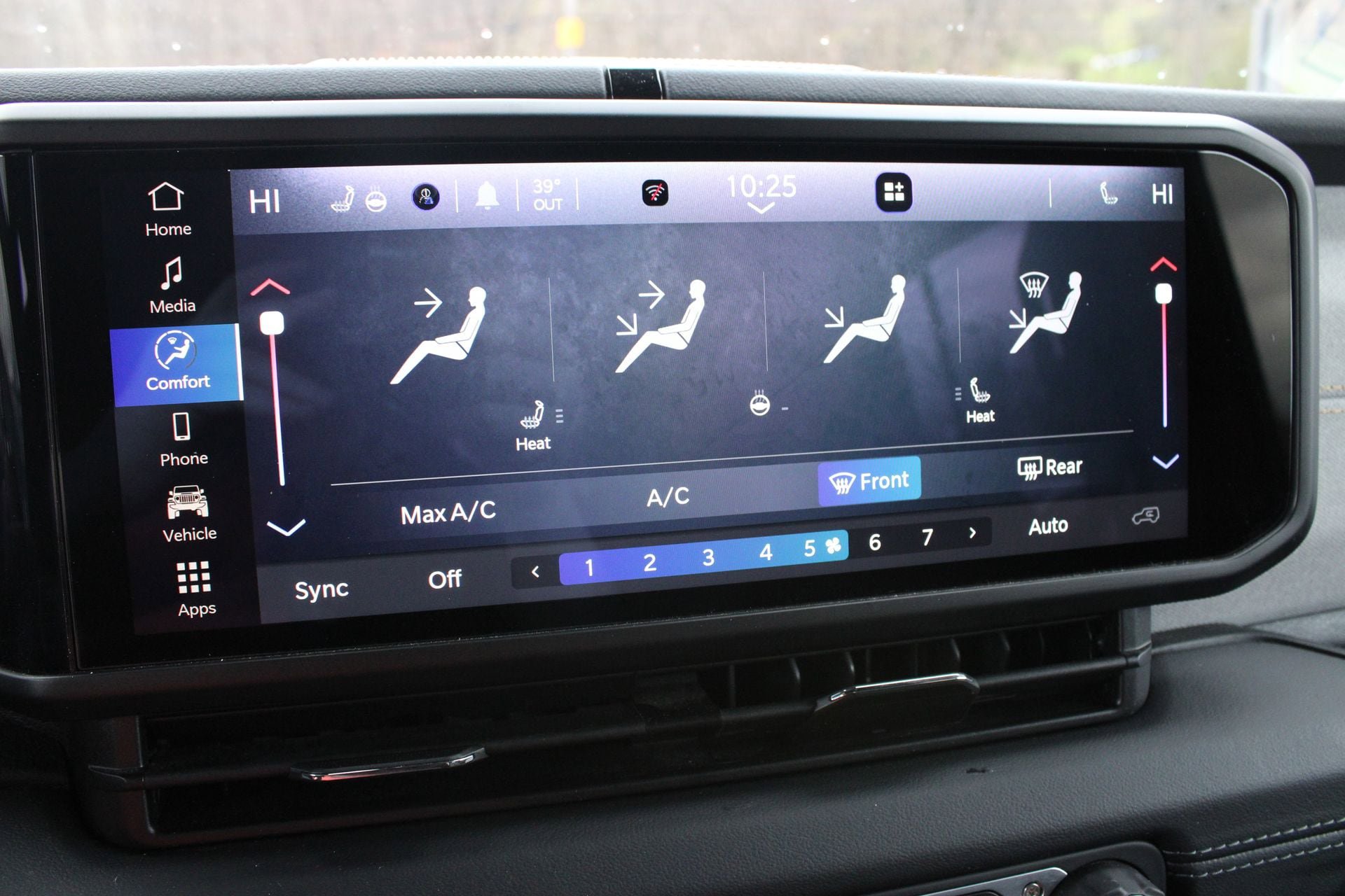 Used 2024 Jeep Wrangler Sahara image 31