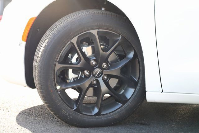 New 2026 Chrysler Pacifica Limited w/ S Appearance Package image 2