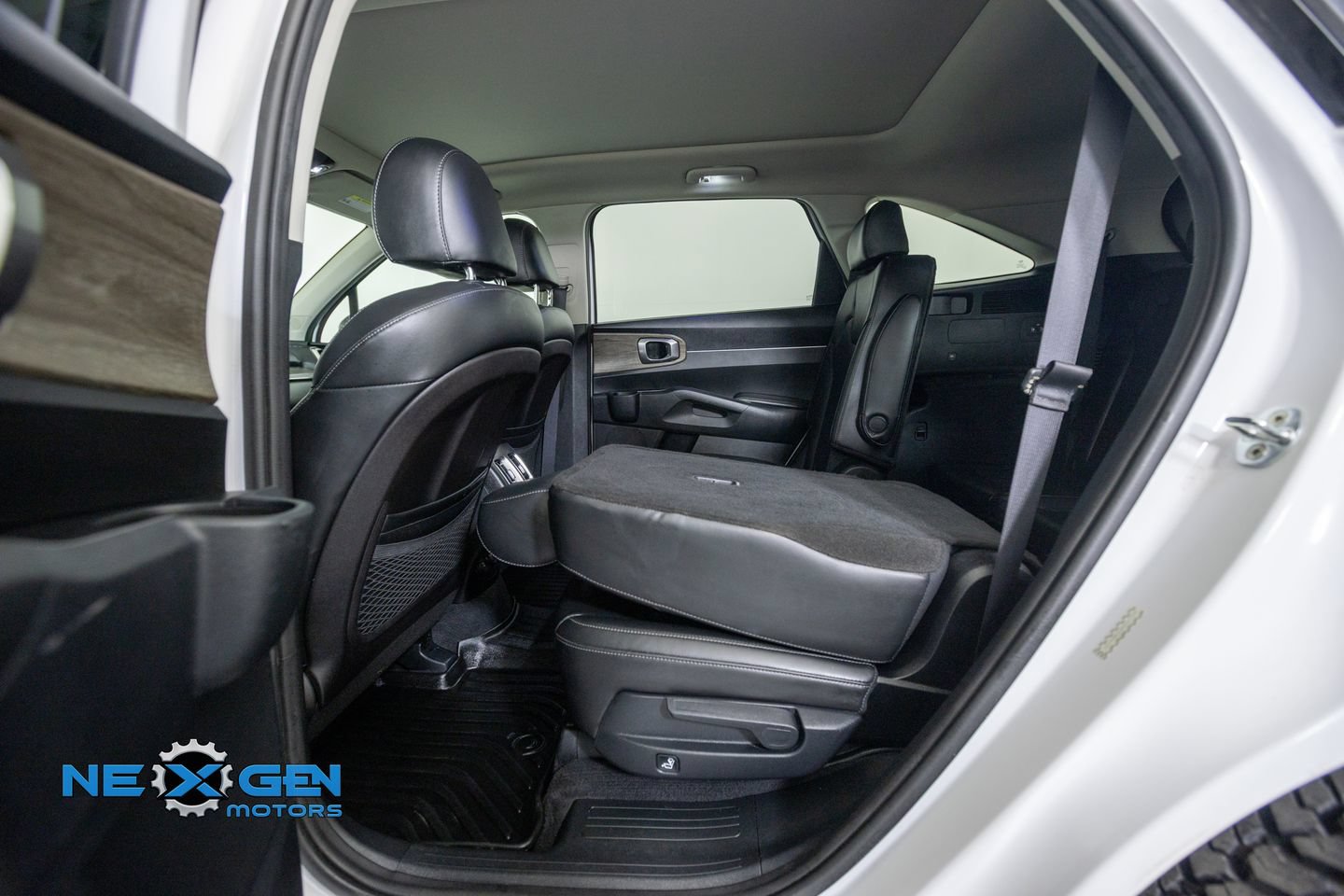 Used 2021 Kia Sorento EX w/ EX AWD X-Line Package image 30