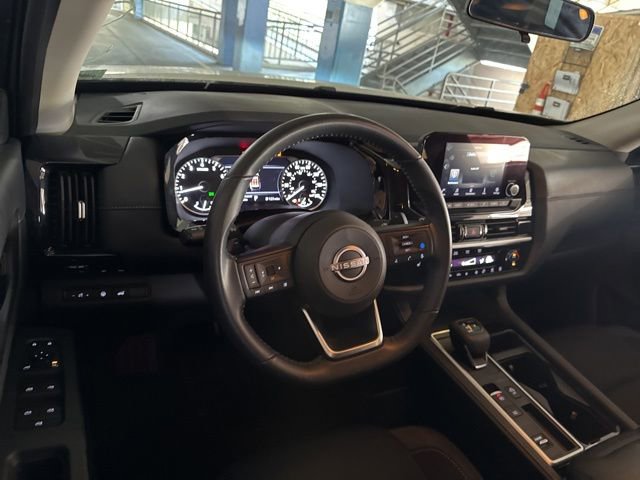 Used 2025 Nissan Pathfinder SV FWD image 6