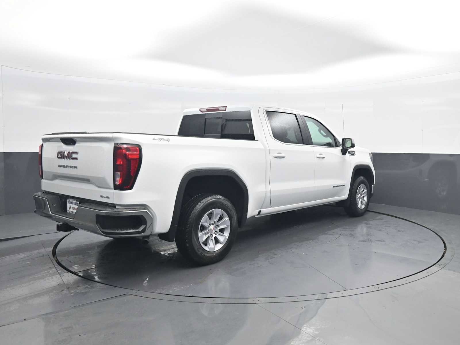 New 2026 GMC Sierra 1500 SLE w/ Preferred Package AWD/4WD image 8
