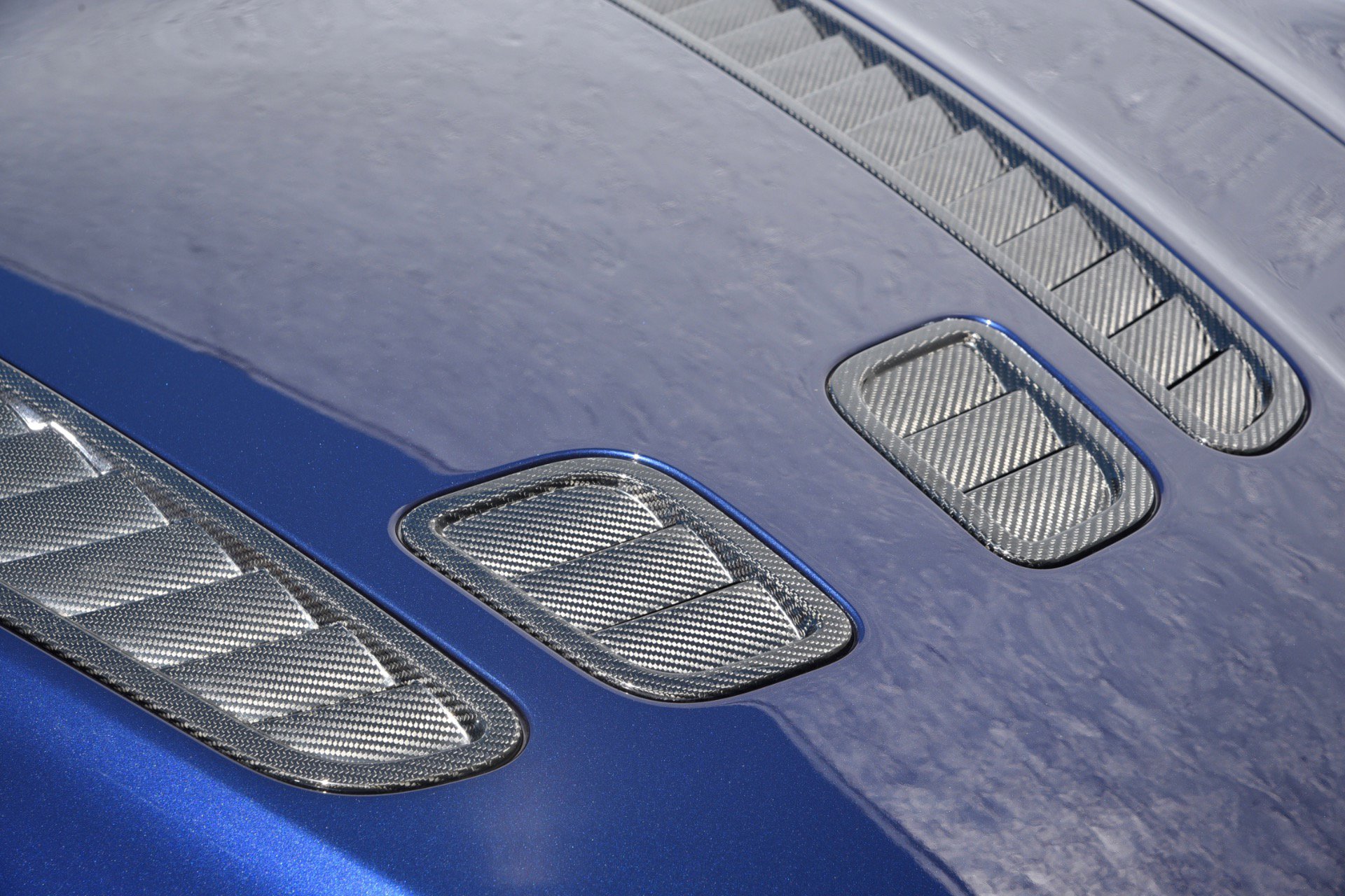 Used 2011 Aston Martin V12 Vantage Coupe RWD image 31