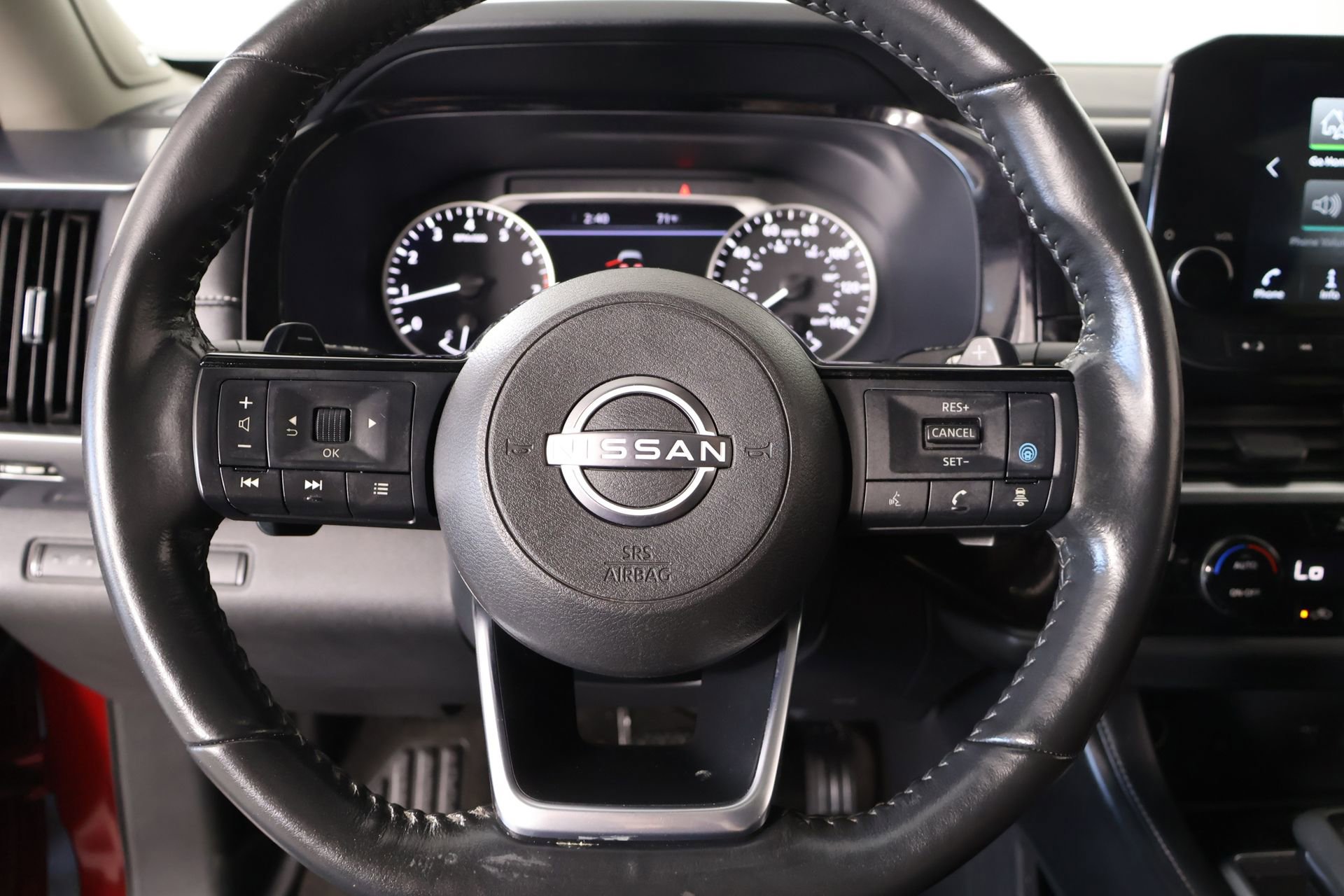 Used 2023 Nissan Pathfinder SL w/ SL Premium Package FWD image 3