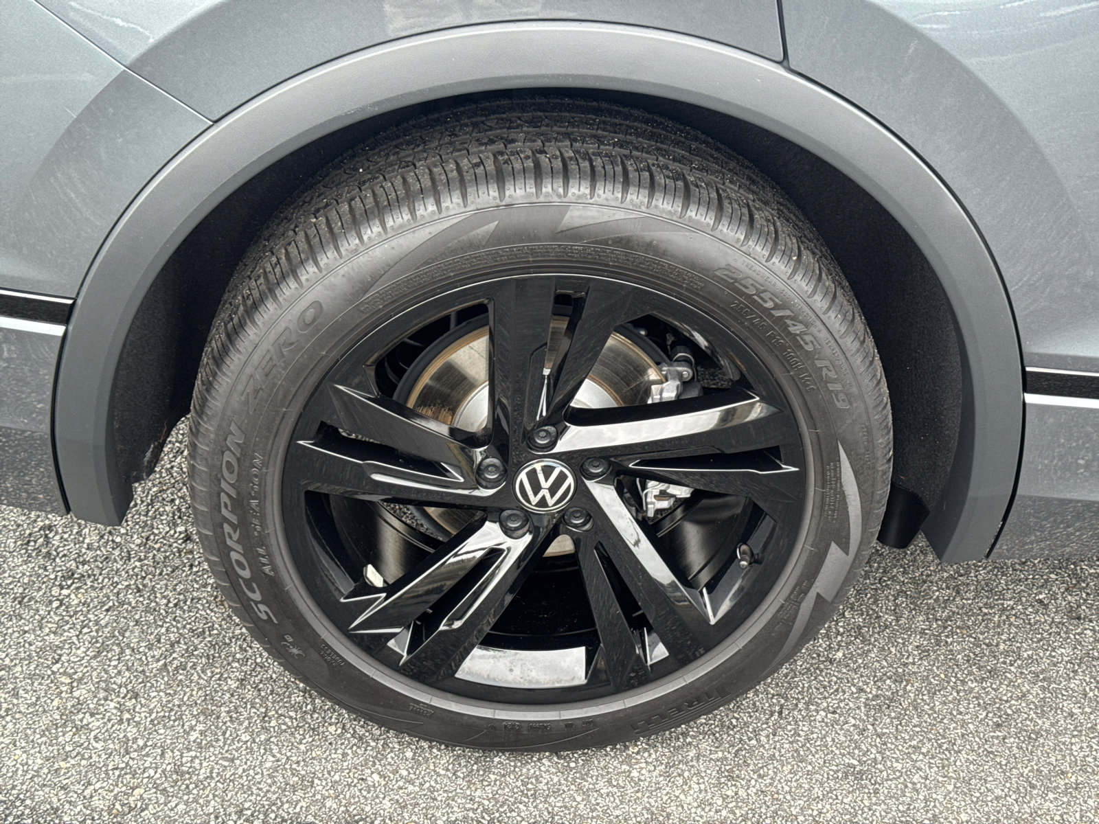 Used 2024 Volkswagen Tiguan SE R-Line image 17