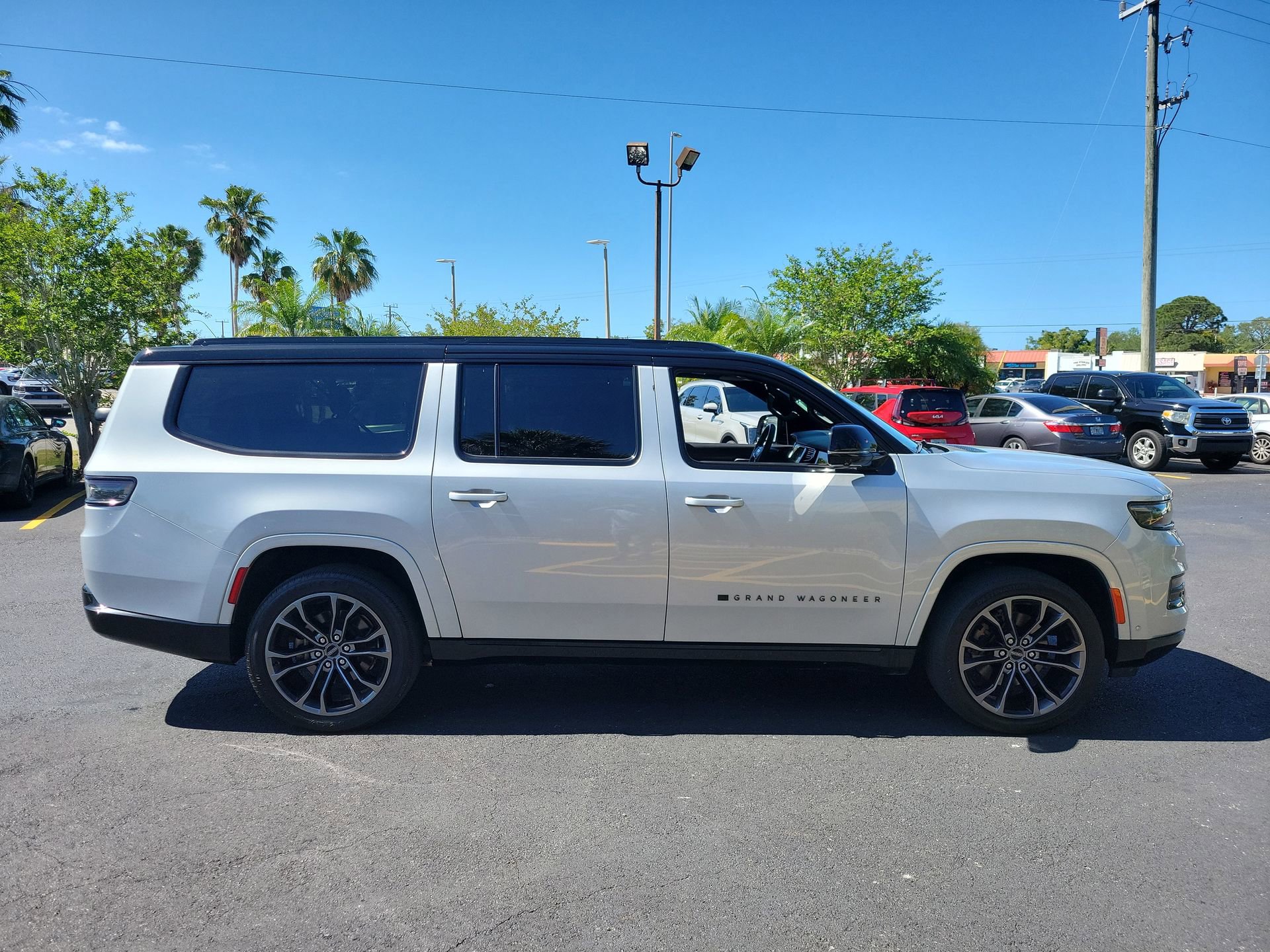 Used 2024 Jeep Grand Wagoneer L Series II w/ Quick Order Packagew 28T AWD/4WD image 4