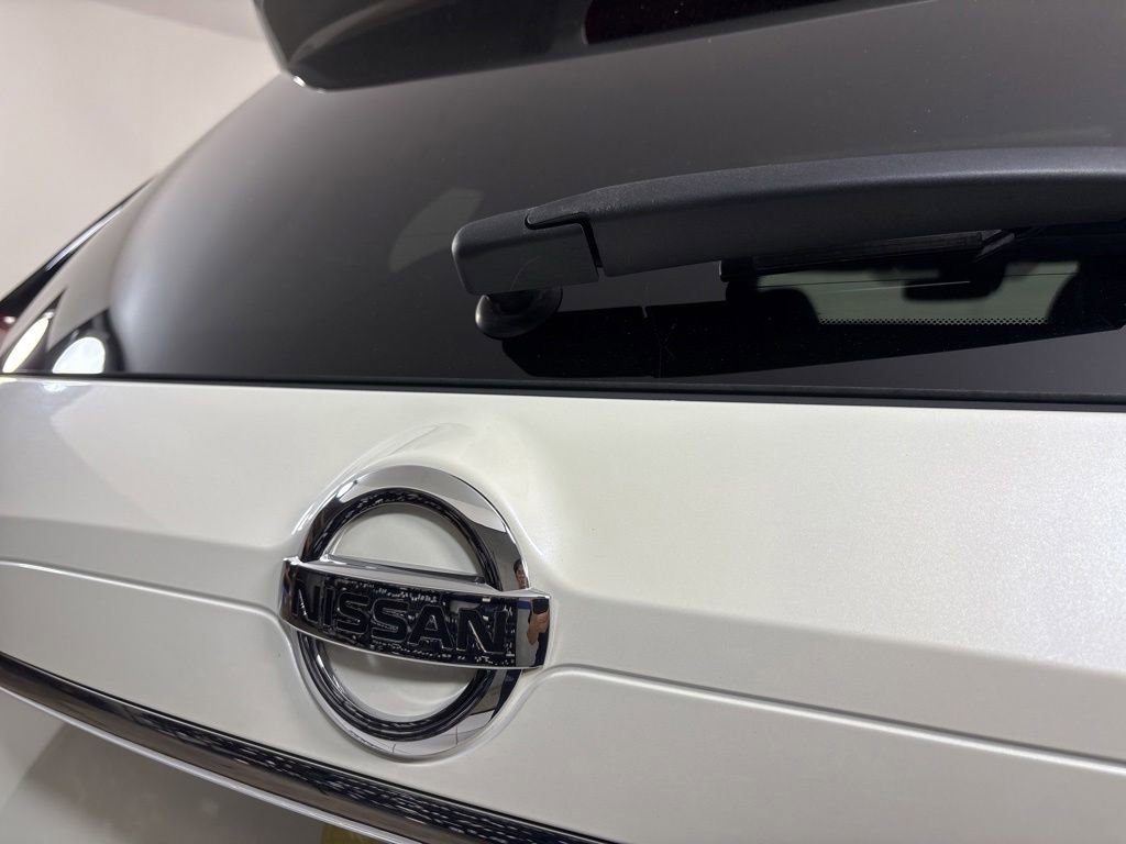 Used 2018 Nissan Rogue SL w/ Premium Package FWD image 4