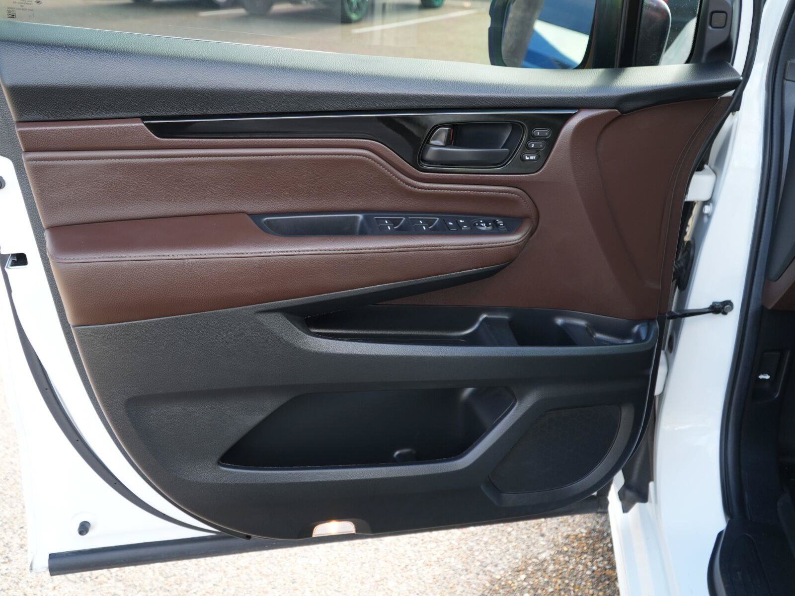 Certified 2025 Honda Odyssey Touring image 5