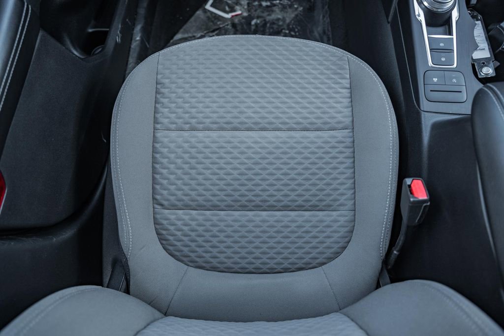 Used 2021 Ford Escape SE image 28