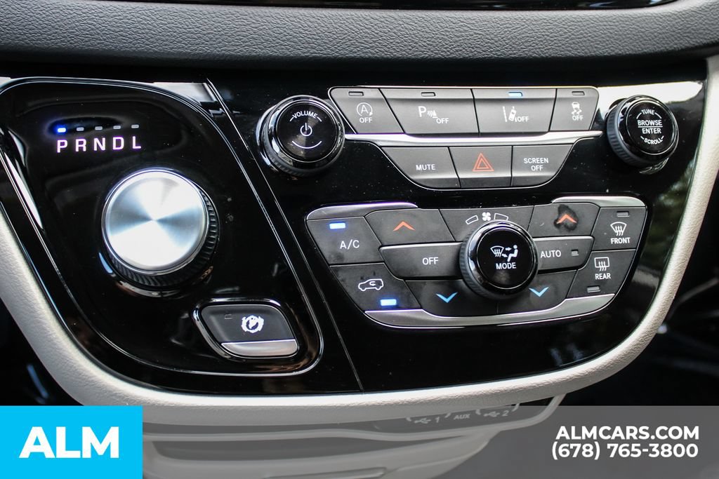 Used 2023 Chrysler Pacifica Touring-L FWD image 35