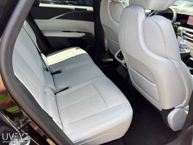 Used 2024 Cadillac Lyriq Luxury AWD/4WD image 13