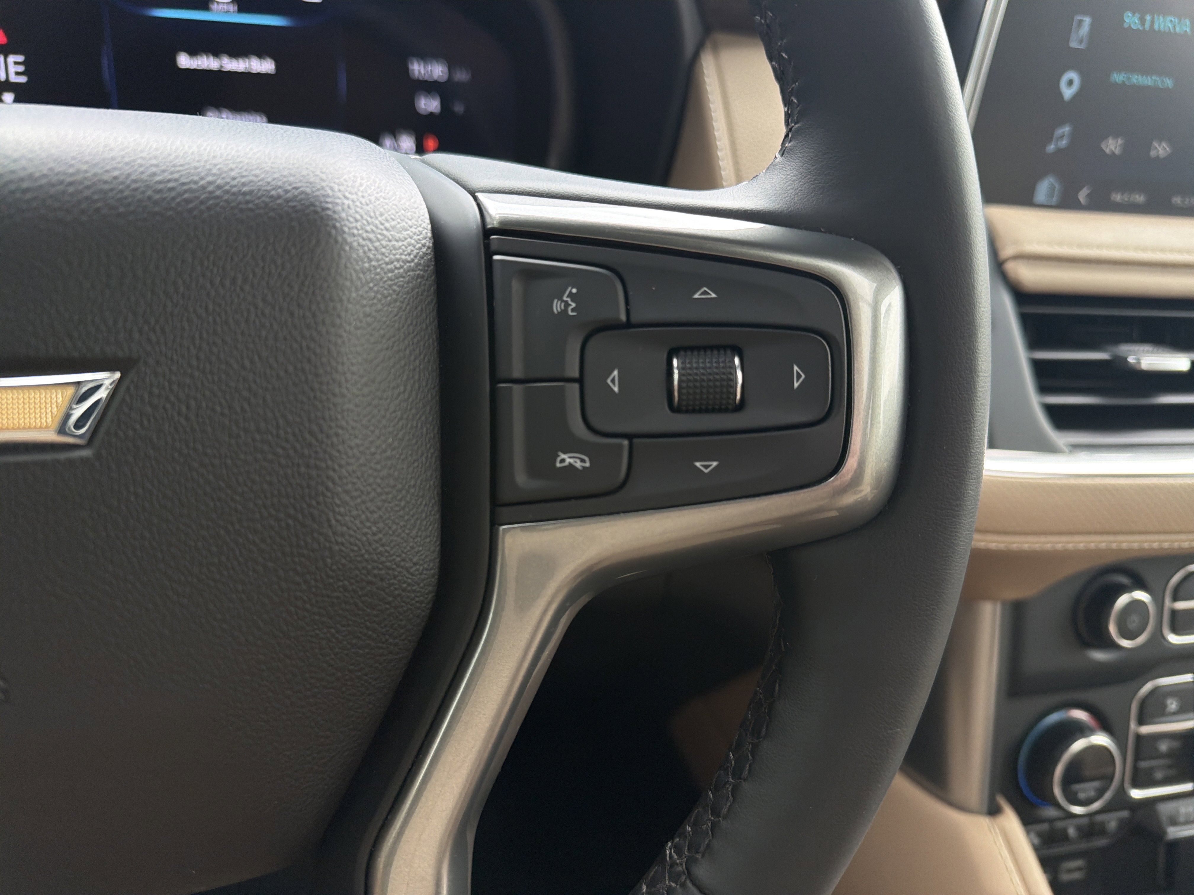 Used 2023 Chevrolet Tahoe Premier AWD/4WD image 20