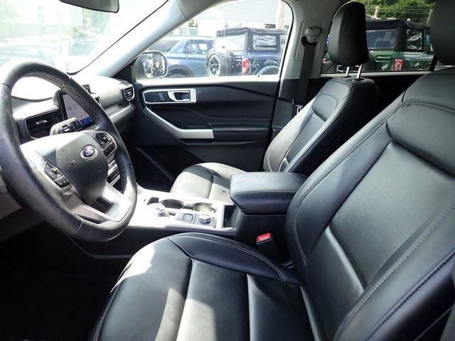 Used 2023 Ford Explorer XLT w/ Equipment Group 202A AWD/4WD image 11