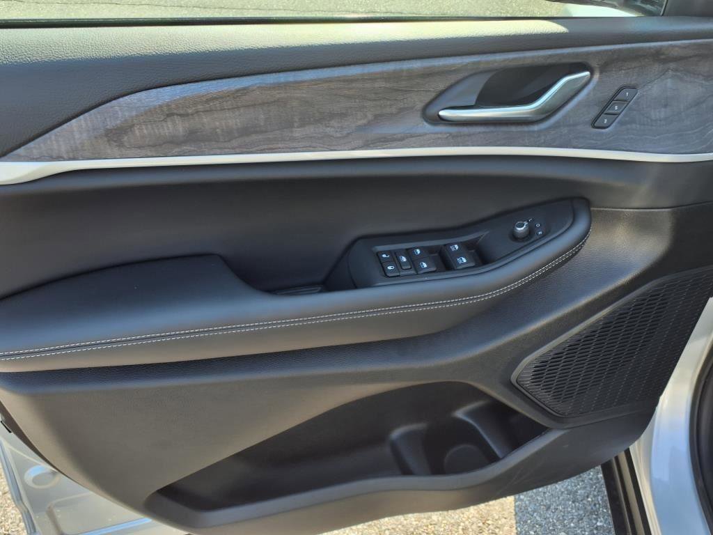 New 2025 Jeep Grand Cherokee L Limited w/ Luxury Tech Group II image 9