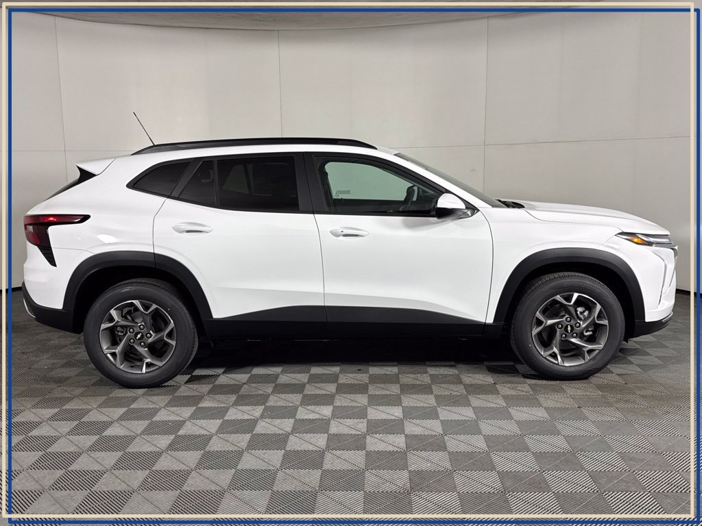 New 2026 Chevrolet Trax LT w/ LT Convenience Package FWD image 5