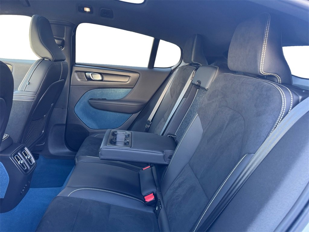 Certified 2022 Volvo C40 P8 Recharge Ultimate image 24