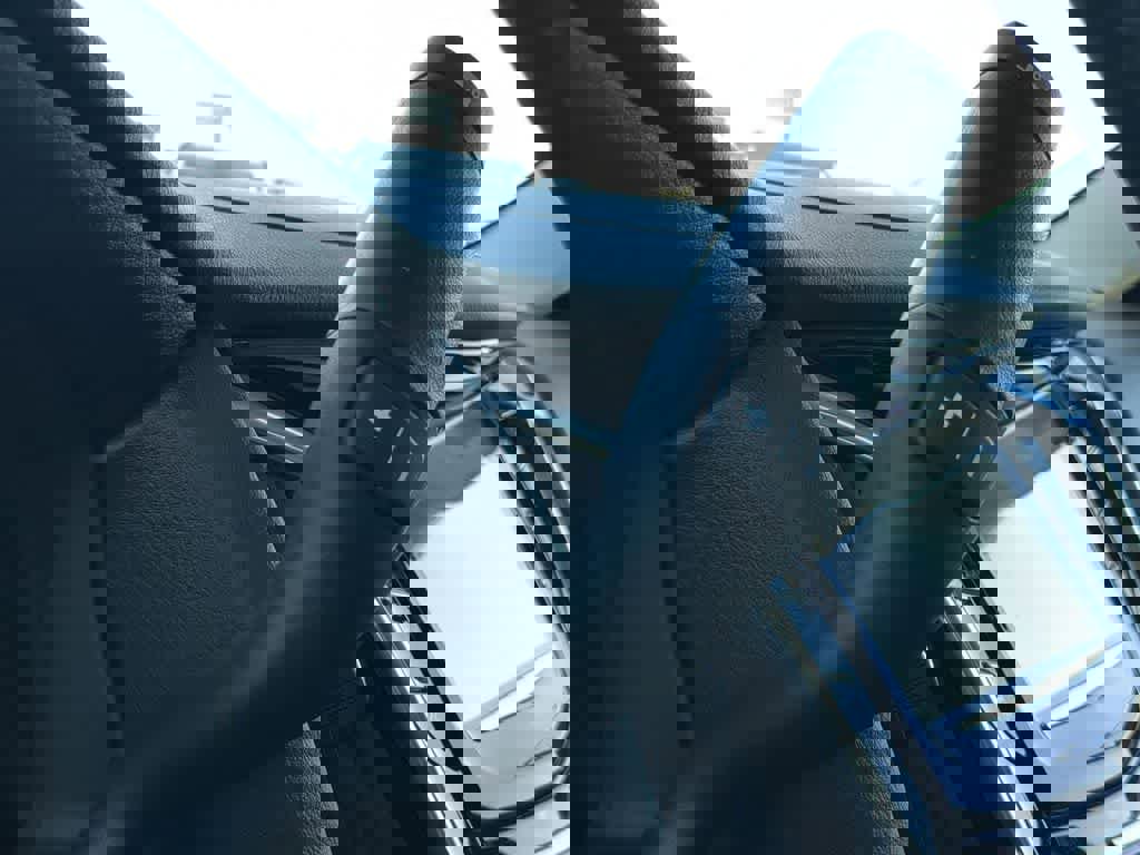 Used 2018 Cadillac Escalade Luxury image 32