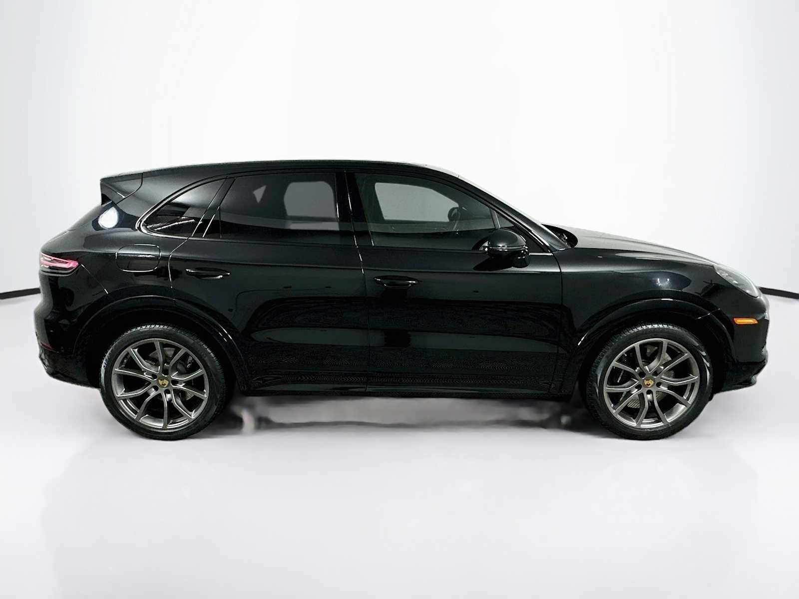 Certified 2023 Porsche Cayenne Turbo AWD/4WD image 8