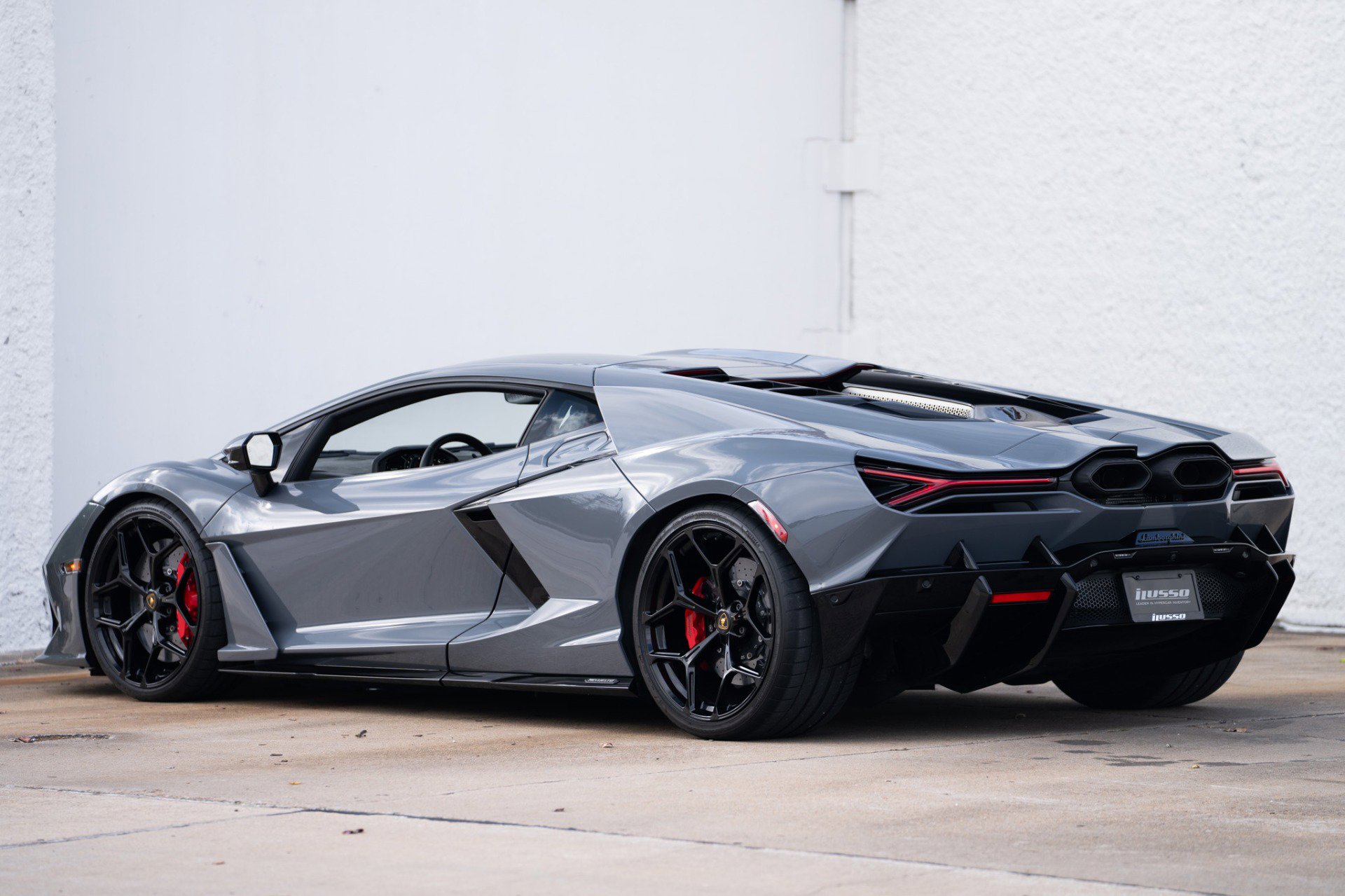 Used 2024 Lamborghini Revuelto image 5