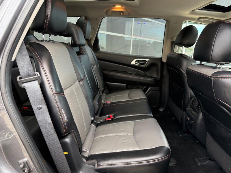 Used 2019 Nissan Pathfinder SL AWD/4WD image 12