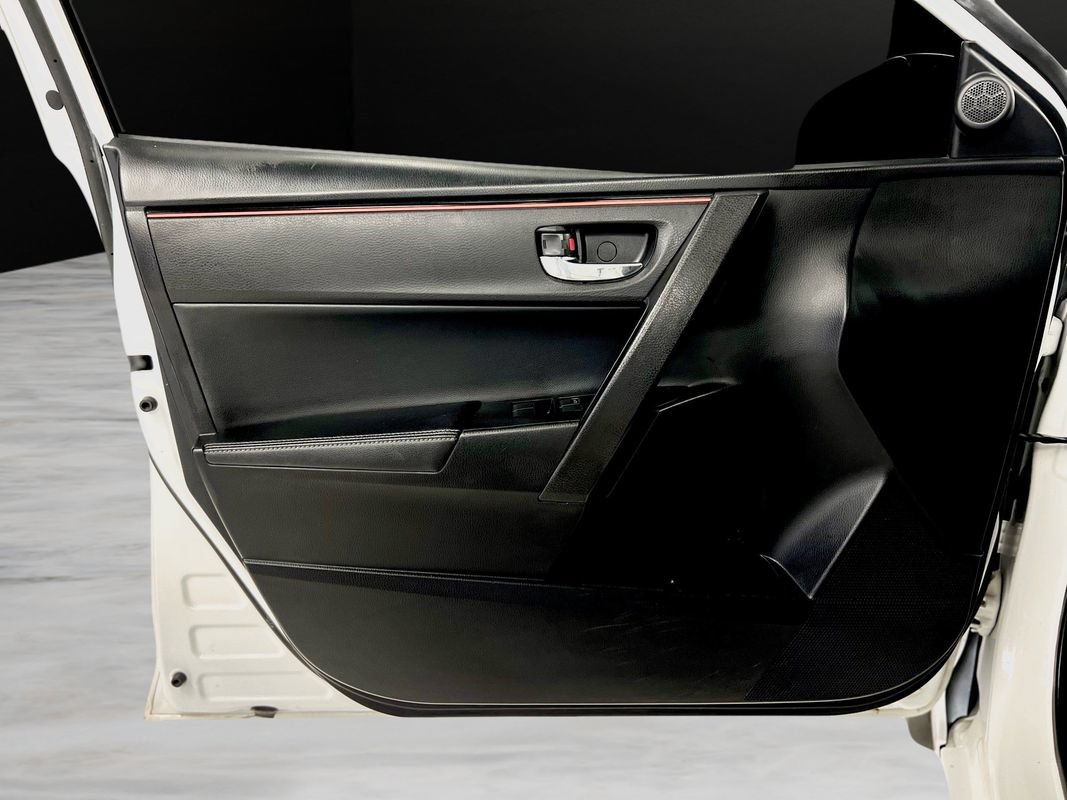 Used 2018 Toyota Corolla SE FWD image 22
