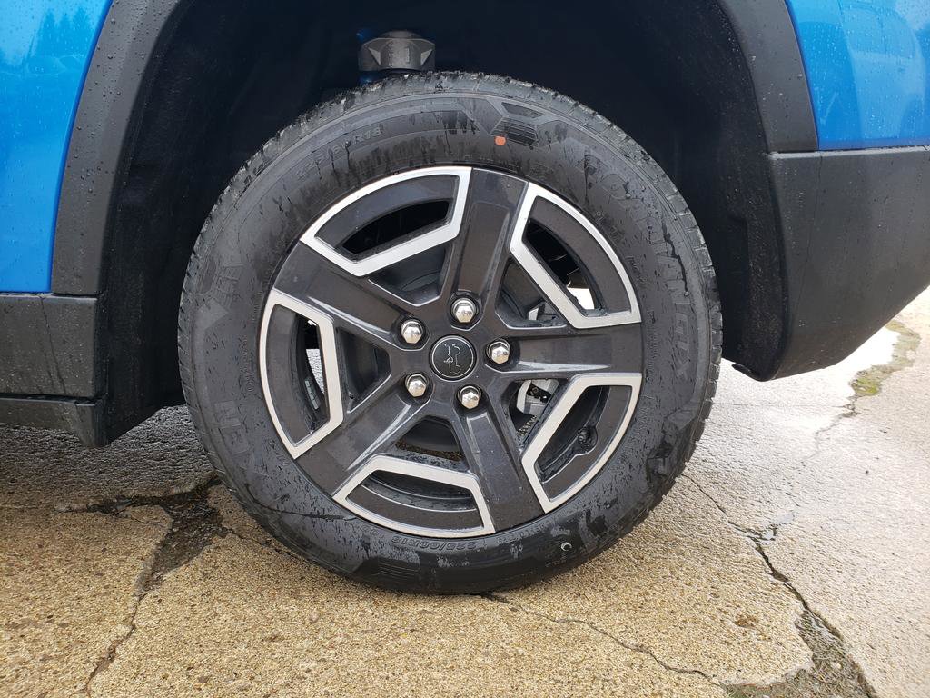 New 2026 Jeep Cherokee Laredo image 24