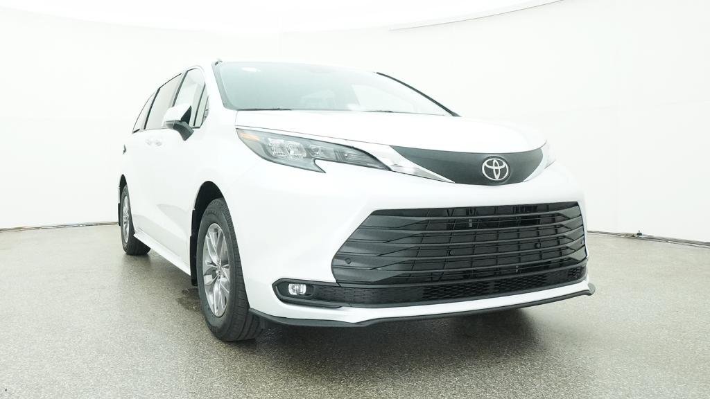 New 2026 Toyota Sienna XLE FWD image 7