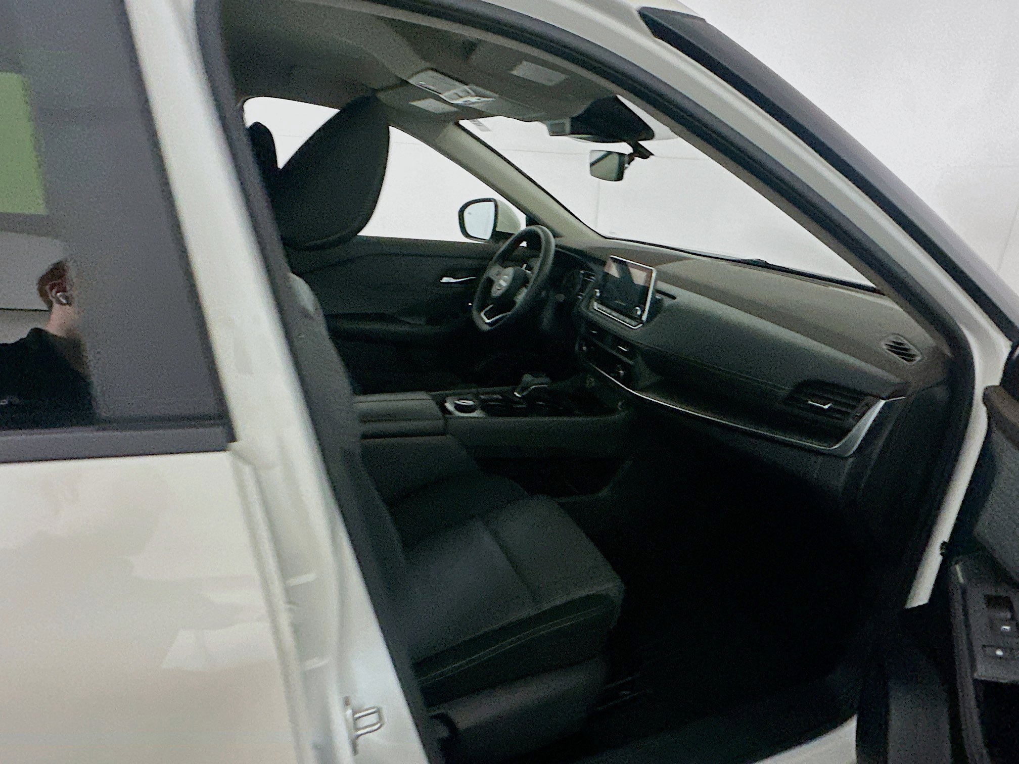 Used 2023 Nissan Rogue SV image 29