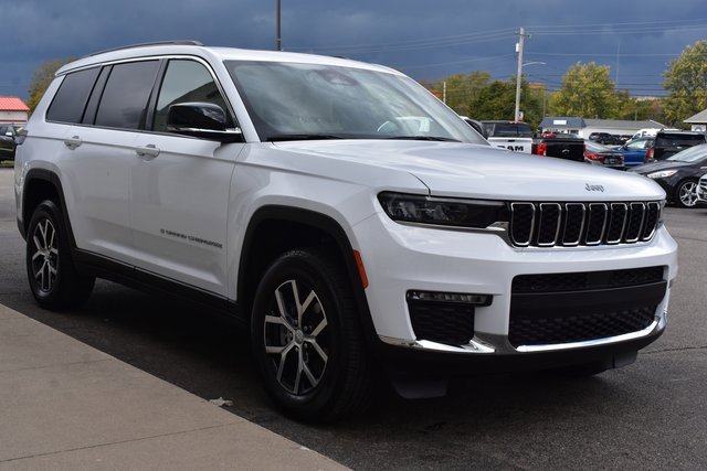 Used 2025 Jeep Grand Cherokee L Limited image 7