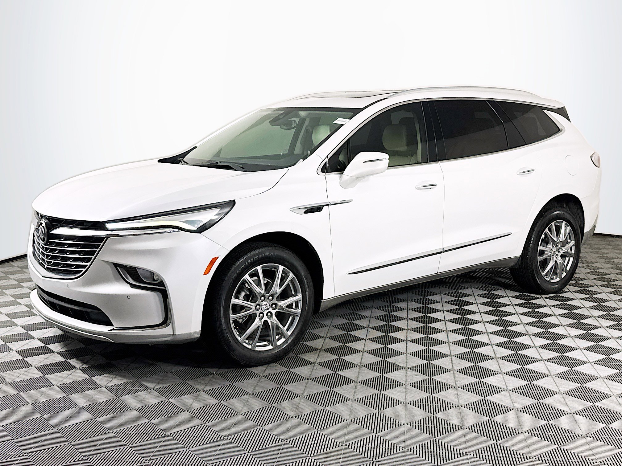 Used 2023 Buick Enclave Essence w/ Experience Buick Package FWD image 4