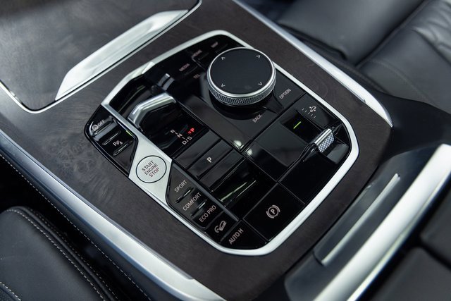 Certified 2025 BMW X7 M60i image 21