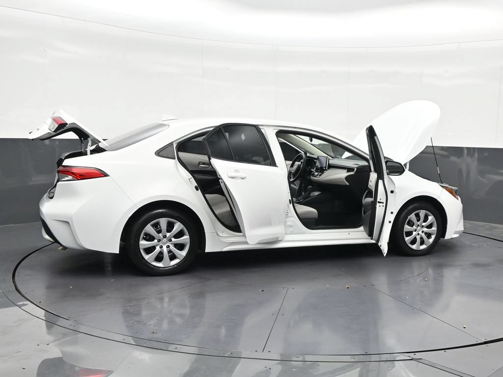 Used 2021 Toyota Corolla LE FWD image 31