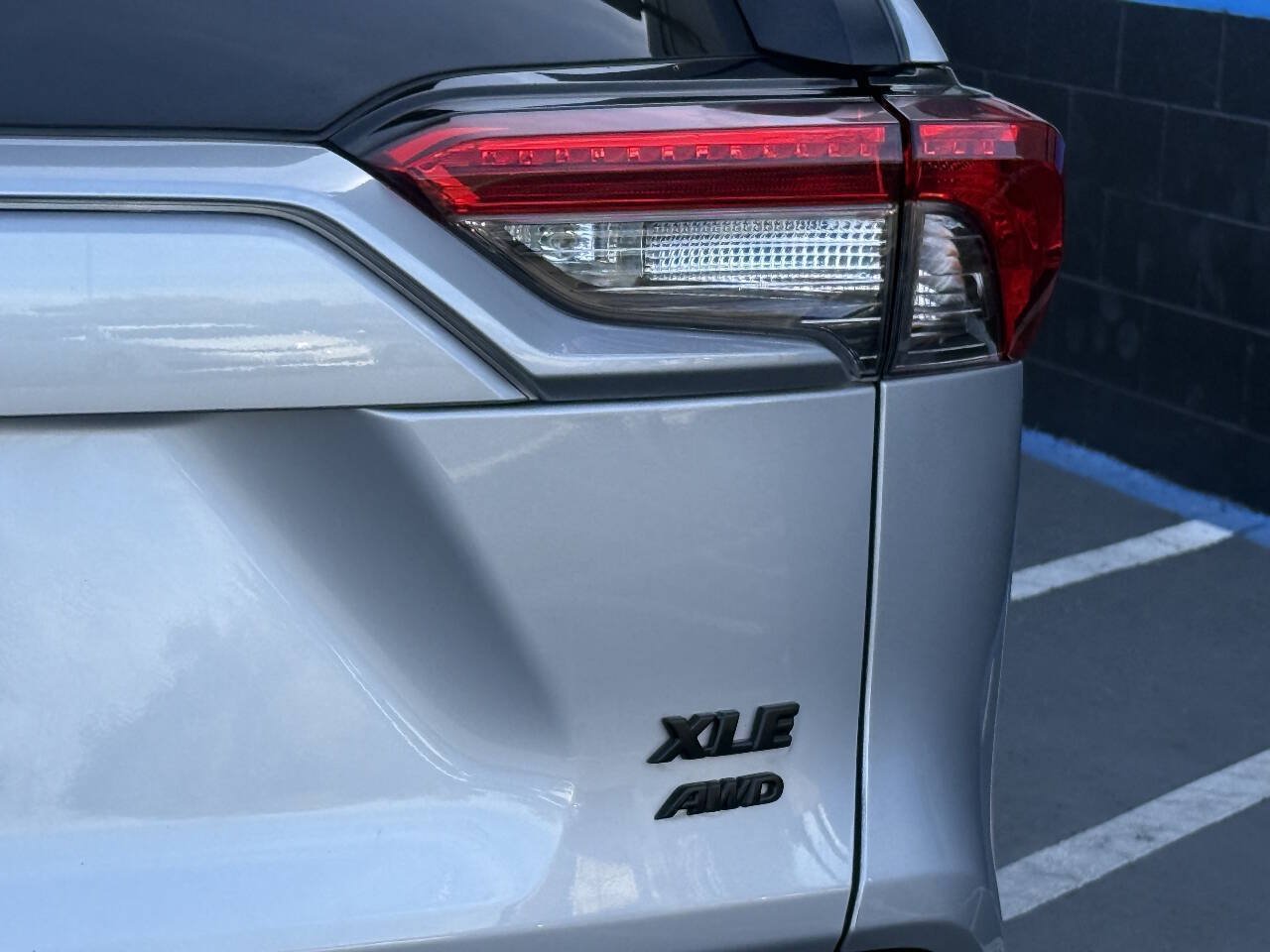 Used 2021 Toyota RAV4 XLE w/ XLE Grade Weather Package AWD/4WD image 25