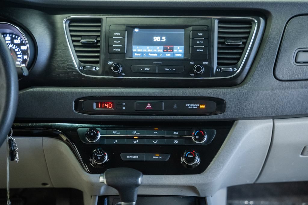 Used 2018 Kia Sedona LX FWD image 17