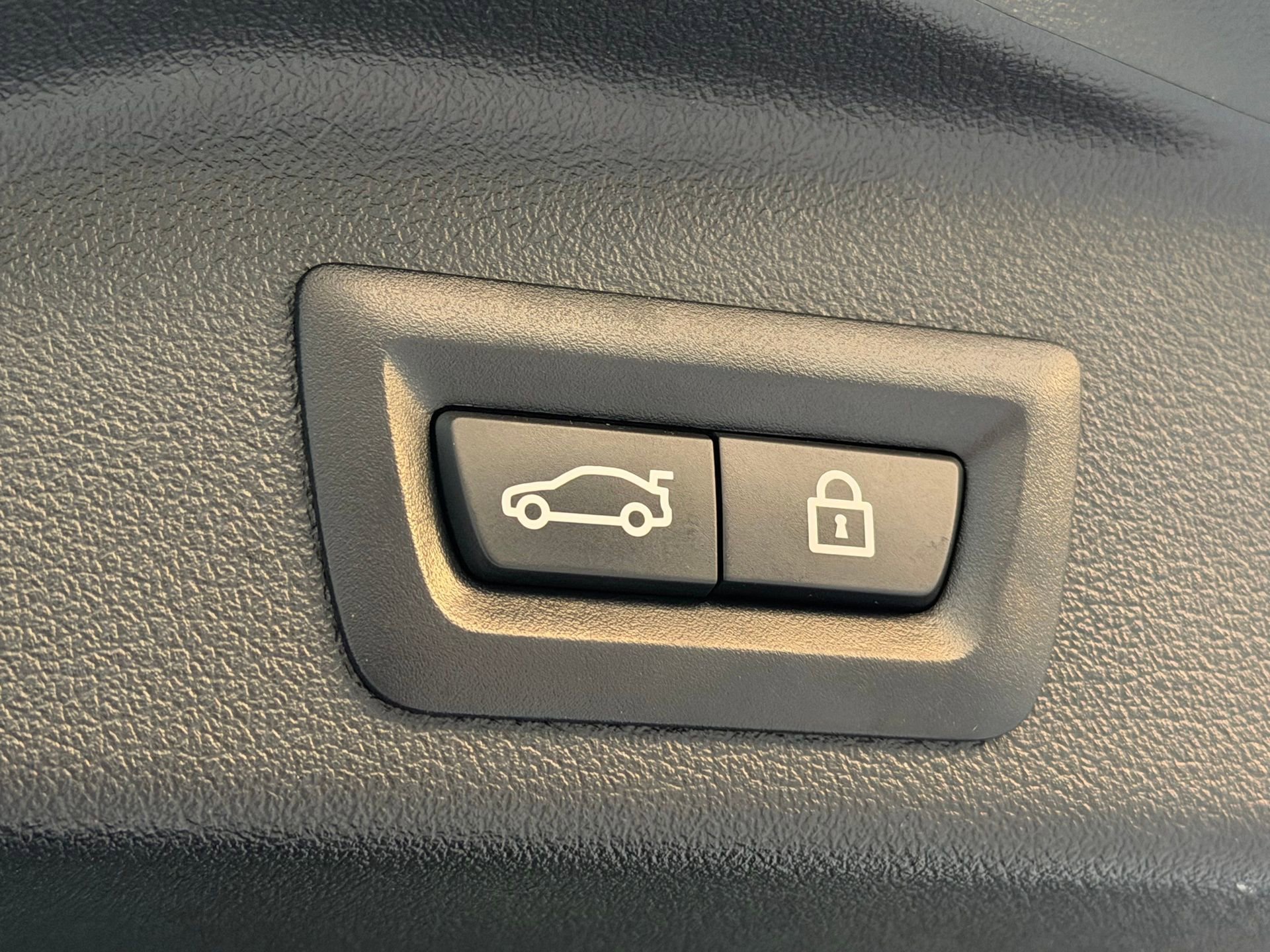 Used 2022 BMW X5 M50i w/ Premium Package image 21