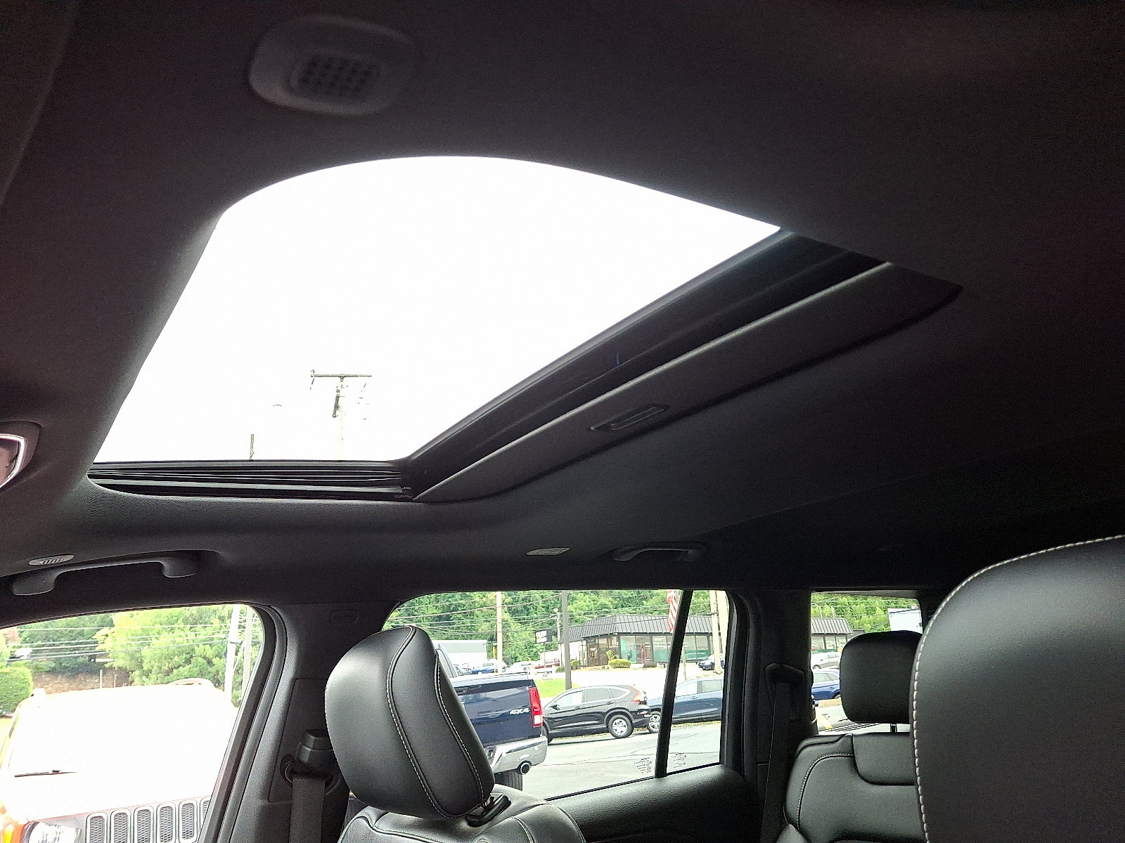 Certified 2022 Jeep Grand Cherokee L Laredo image 16