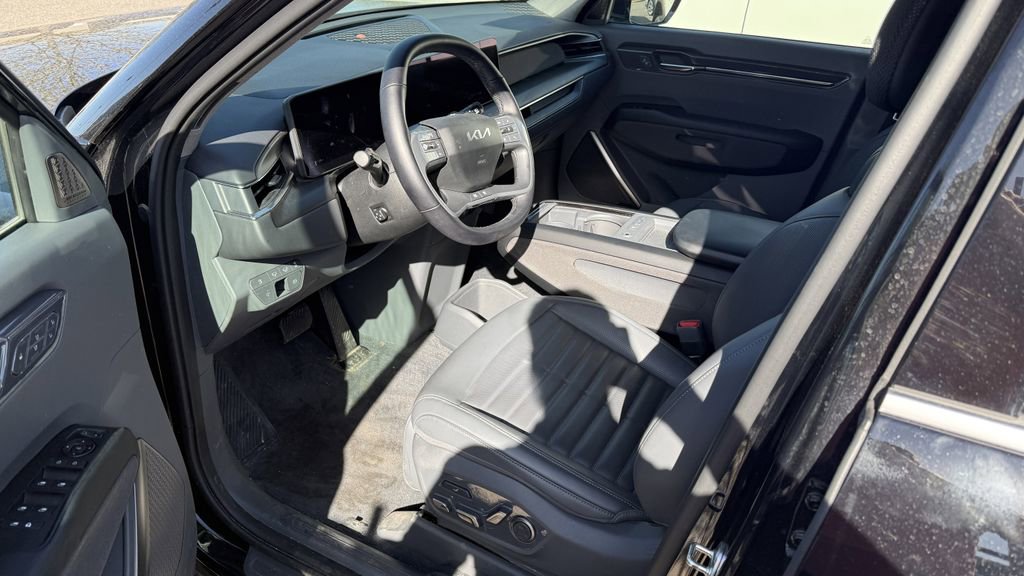 Used 2025 Kia EV9 Land AWD/4WD image 3