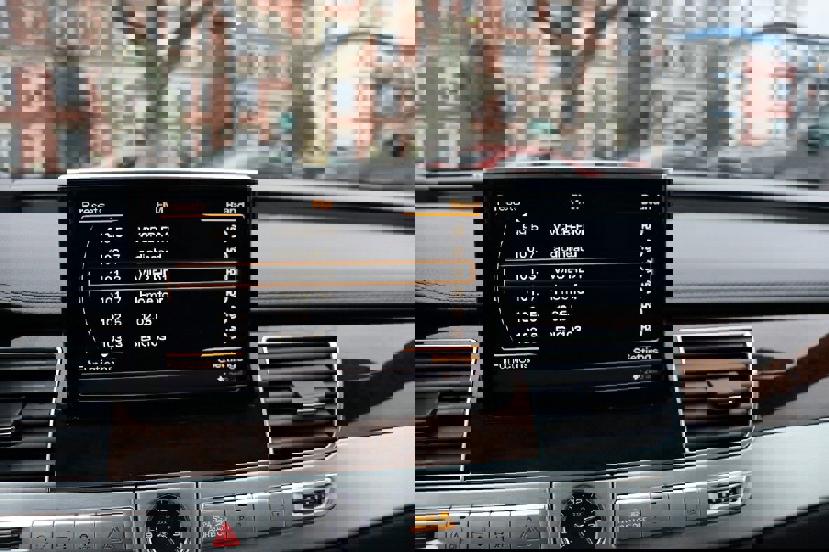 Used 2015 Audi A8 4.0T w/ Luxury Package image 11