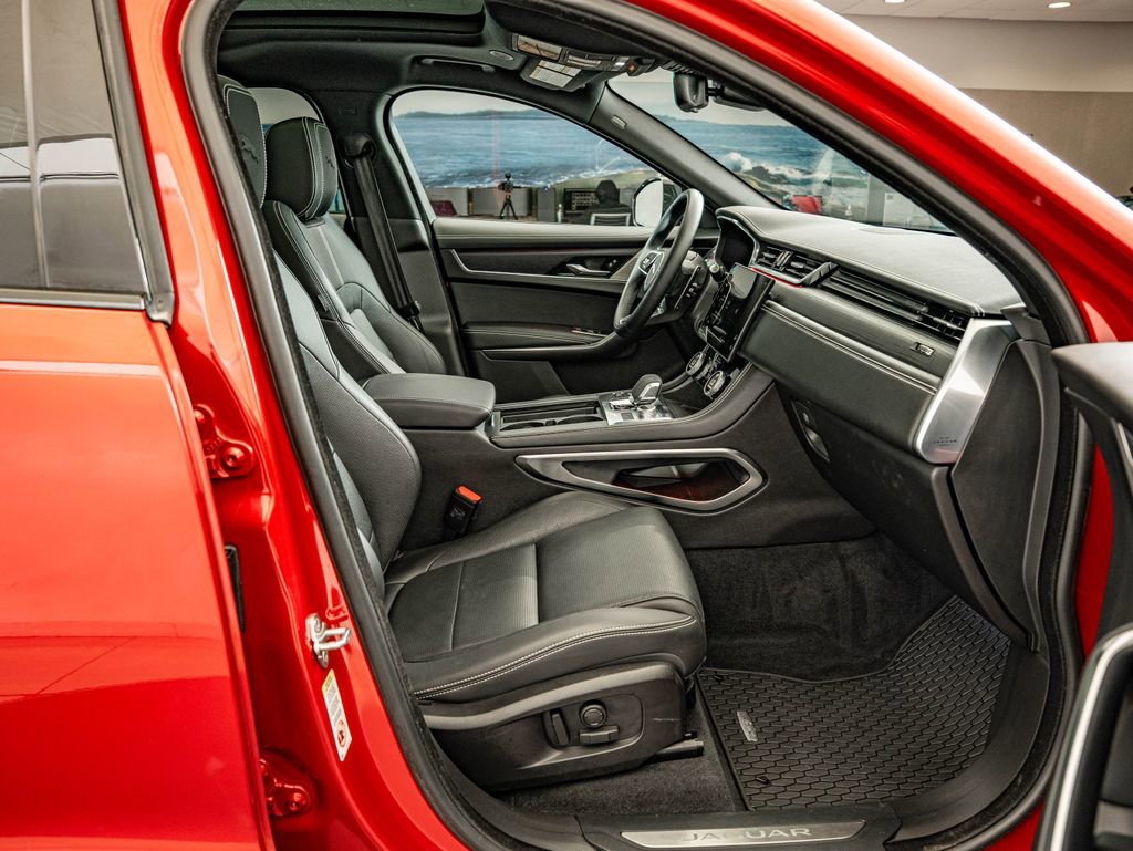 Certified 2024 Jaguar F-PACE R-Dynamic S AWD/4WD image 34