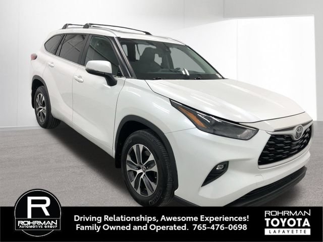 Used 2023 Toyota Highlander XLE AWD/4WD image 10