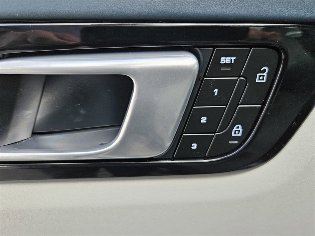 Used 2022 Porsche Cayenne image 12