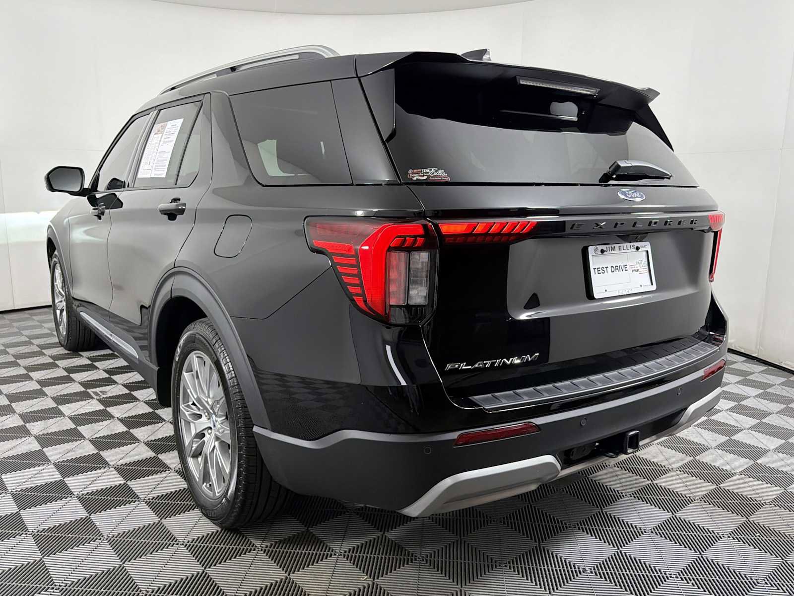 Used 2025 Ford Explorer Platinum image 4