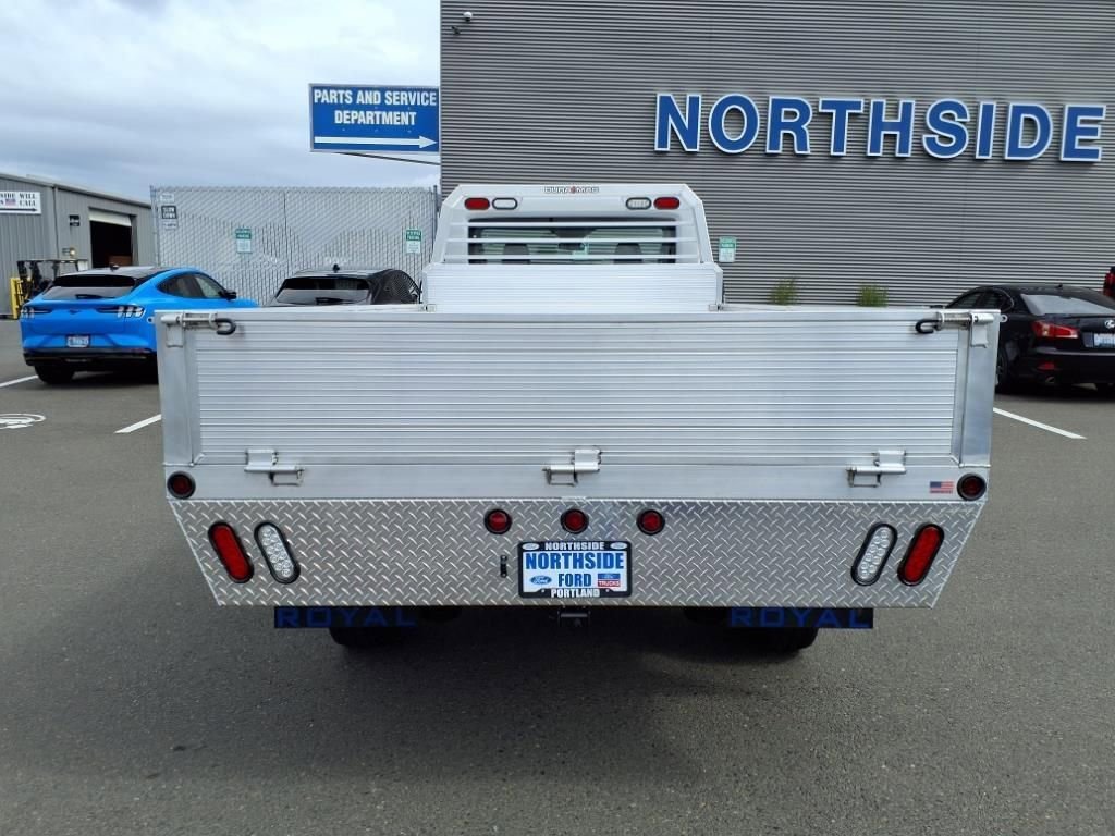 New 2023 Ford E-Transit image 6