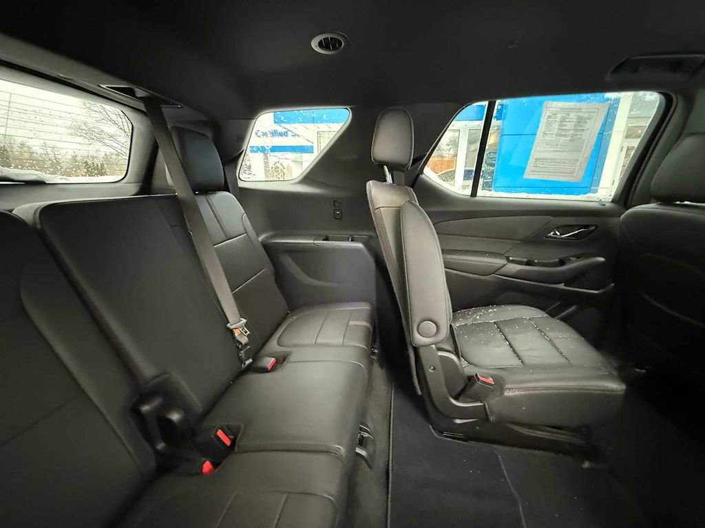 Used 2023 Chevrolet Traverse RS image 36
