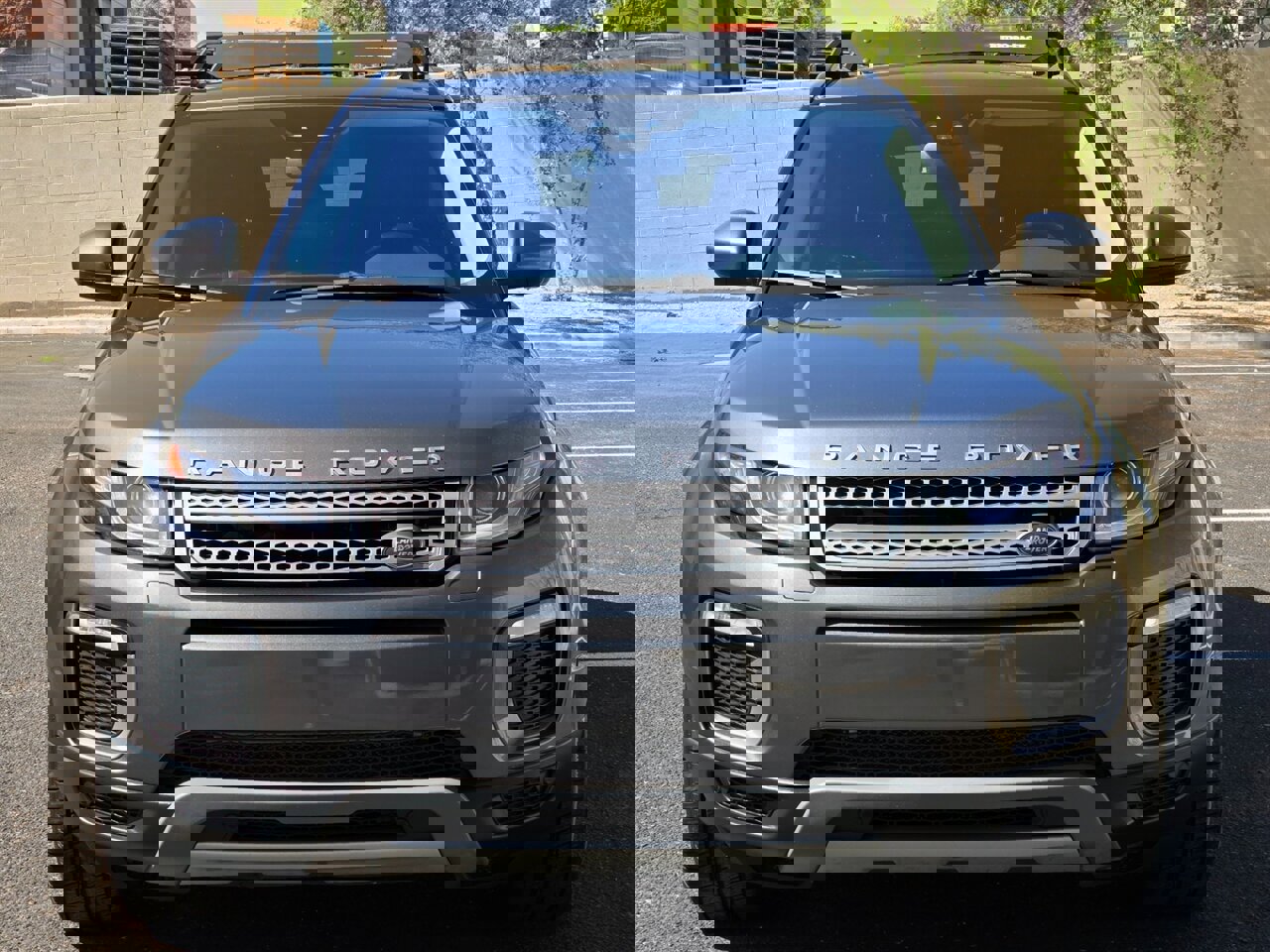 Used 2017 Land Rover Range Rover Evoque SE image 3