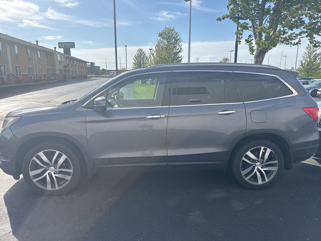 Used 2017 Honda Pilot Touring image 4