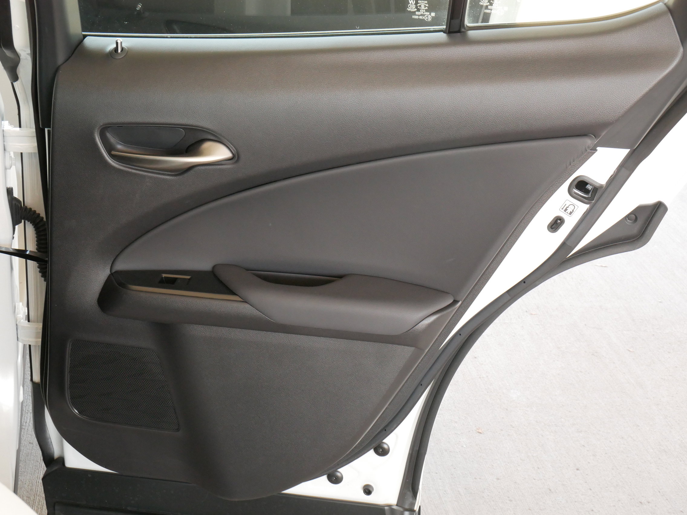 Certified 2025 Lexus UX 300h FWD image 18