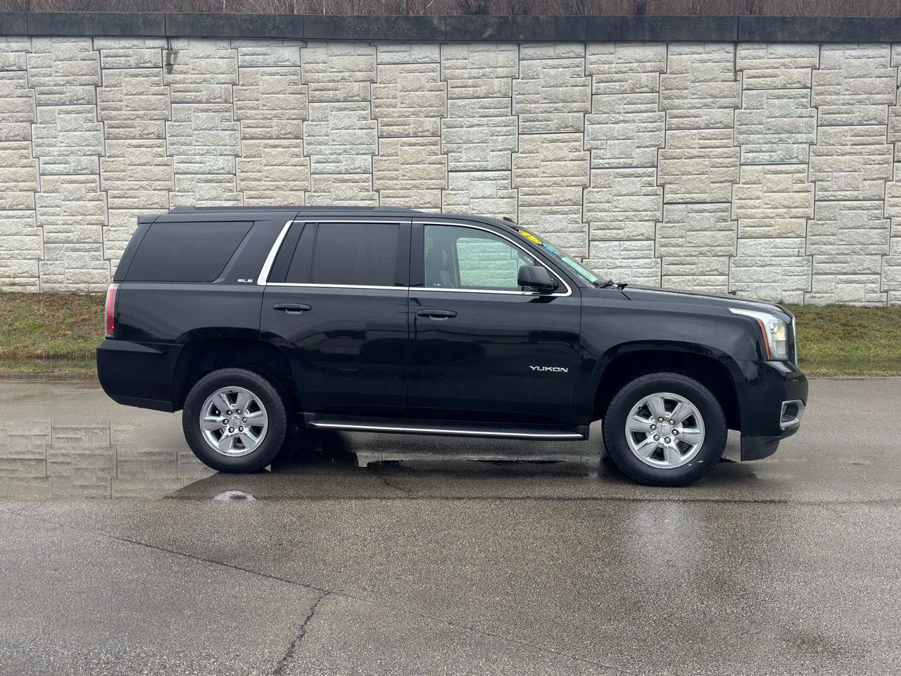 Used 2018 GMC Yukon SLE AWD/4WD image 2